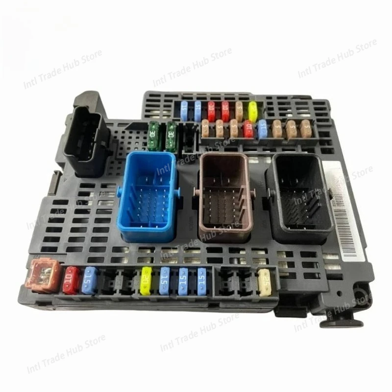 Fuse Box 9813136880 for Peugeot 508 2011-2015 for Citroen C4L 2012-2019