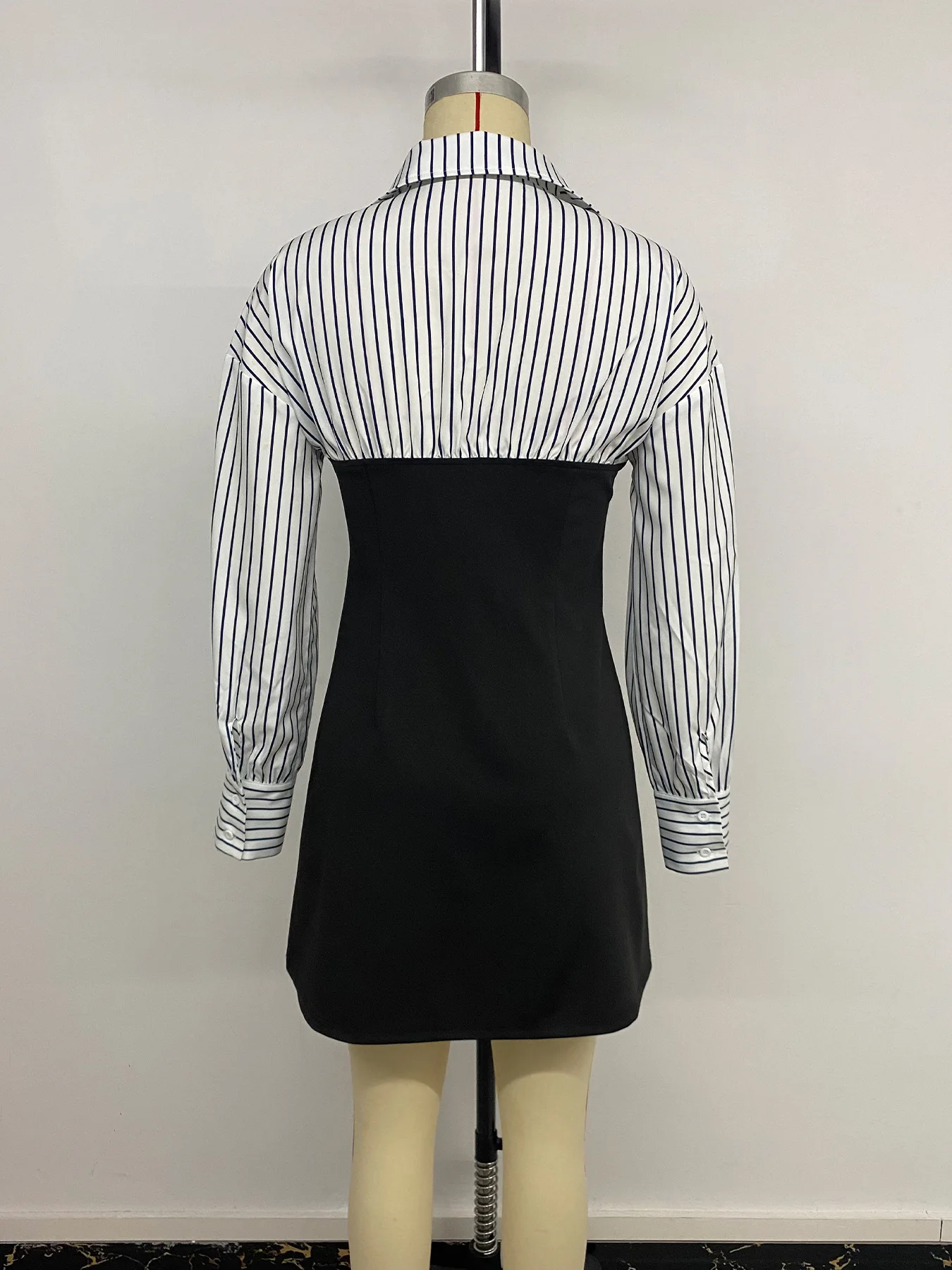 2025 Herbst und Winter Neue Elegante Pendler Stil Hemd Typ Gefälschte Zwei-stück Gestreiften Spleißen Kleid Frauen