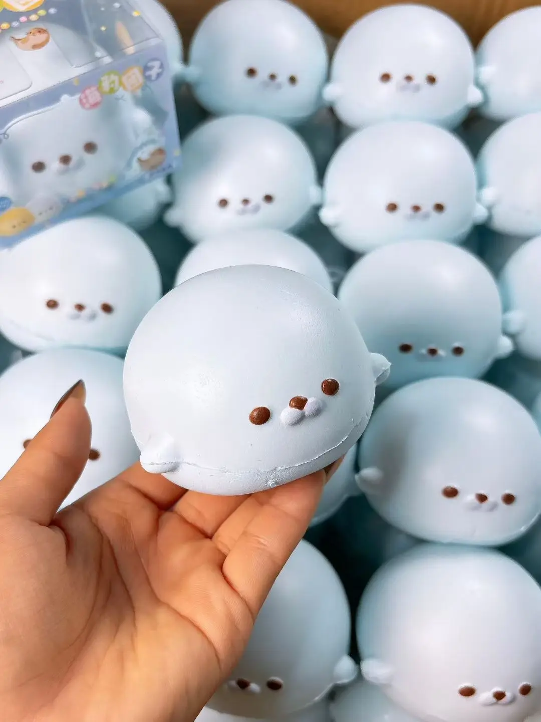Heiß begehrter, sofort lieferbarer Hachimi Neuer Blauer Kleiner Robbe Squishy – Langsam rückfederndes, weiches Spielzeug für Büro-Stressabbau, Desktop-Spielzeug, kleines Geschenk – Detail 5