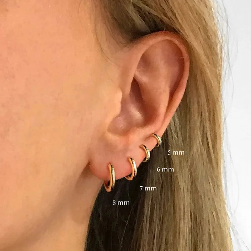 Einzelne minimale Goldfarbe kleine Knorpel Creolen glänzende Ohrring Piercing Zubehör trendige kleine Huggie Frauen Creolen für Männer