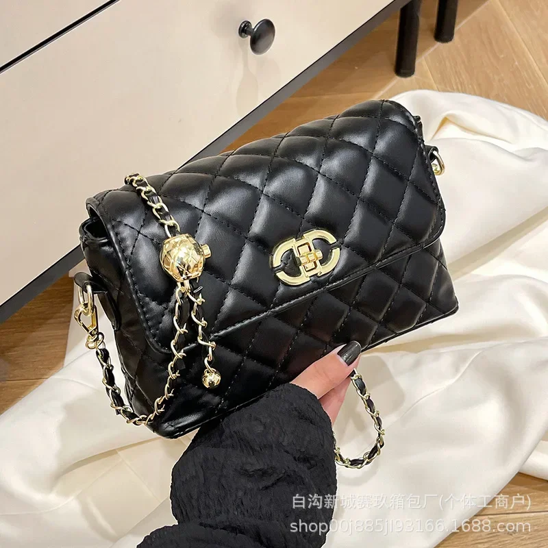 

New in 2025: Women's Rhombus Chain Small Square Bag, for Shoulder & Underarm, Exotic with Small Fragrant Wind, Messenger Style