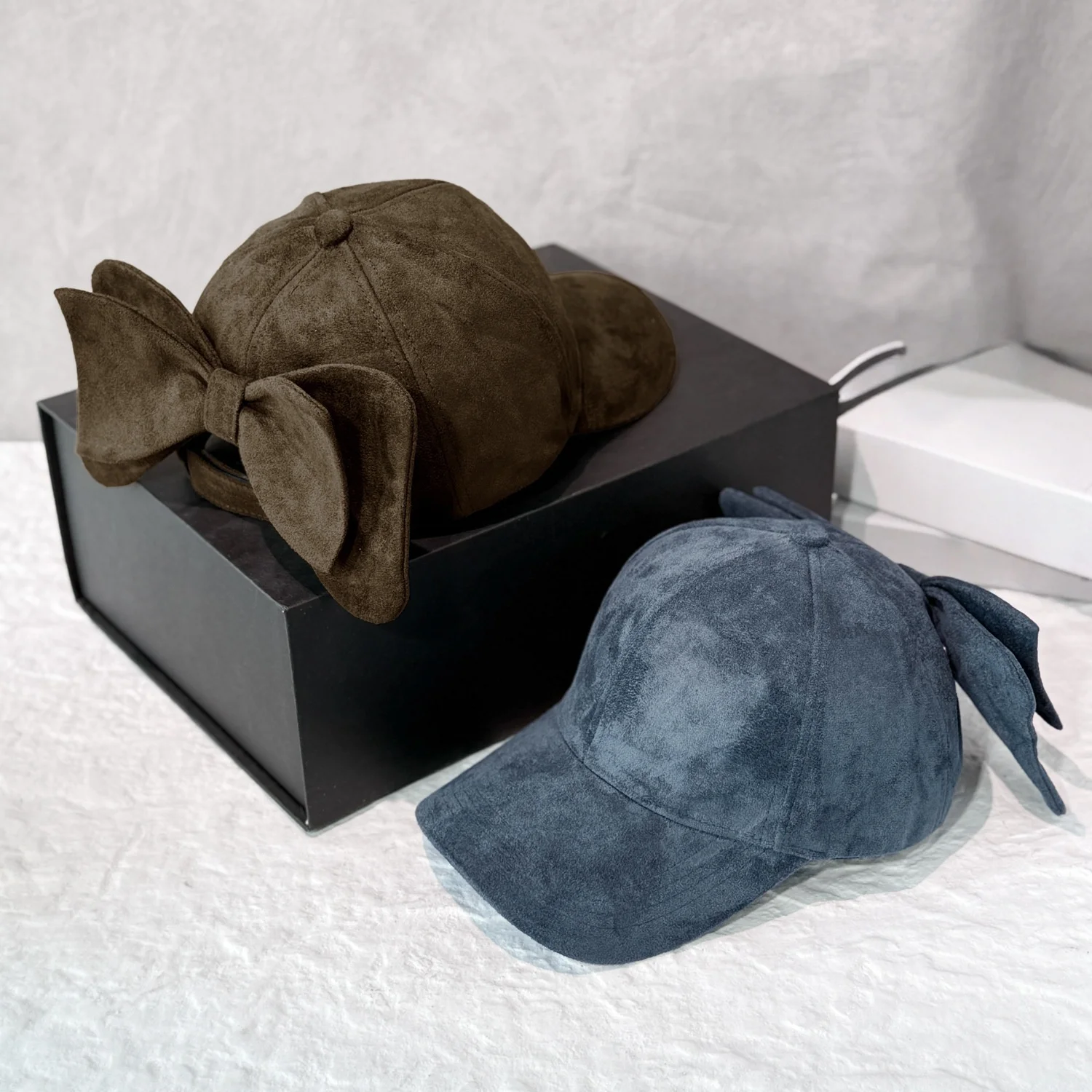 

Новое поступление ранней осени: бейсболка с 3D бантом для женщин. Милая и милая модная повседневная высококачественная кепка с утконосом для мужчин.