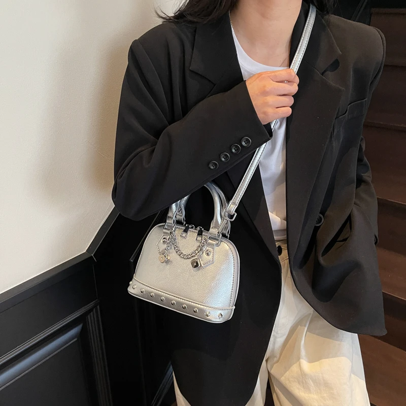 

Modern Minimalist Commuter Tote Bag - Retro Letter Logo Design With Premium Leather Texture & Multiple Compartments