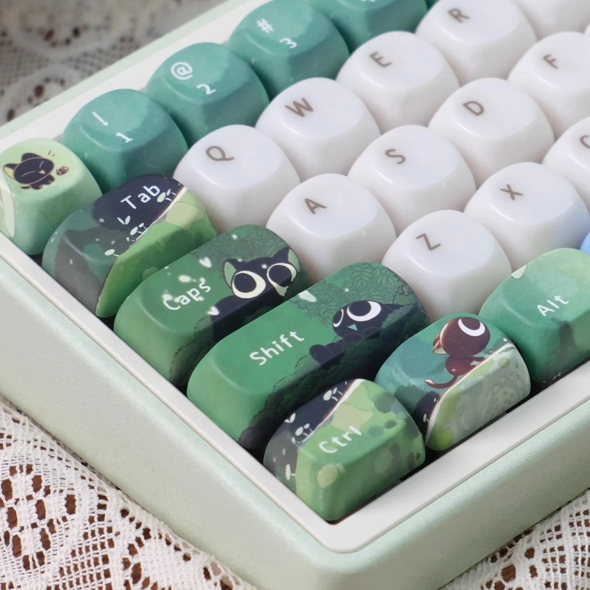 

Little Black Cat Keycap MOA Profile Ceramic Texture Cute Keycaps PBT+PC Material White and Green Glaze Mechanical Keyboard Caps