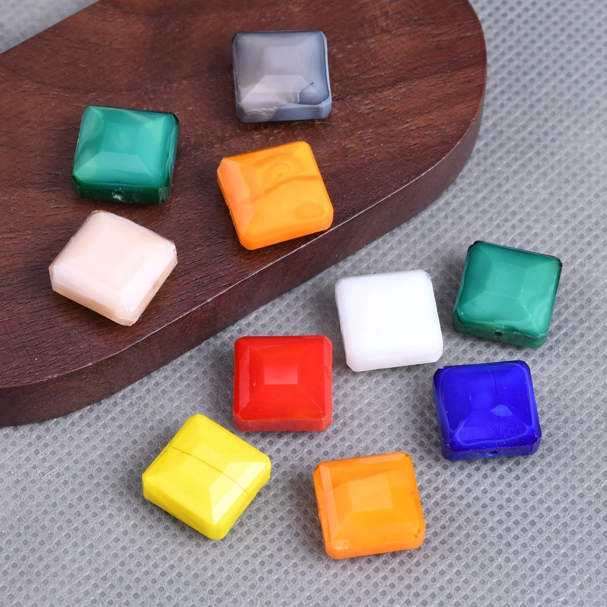 10 Stück quadratische, 14 mm große, undurchsichtige, facettierte Glasperlen für die Schmuckherstellung, DIY-Bastelzubehör – Detail 2