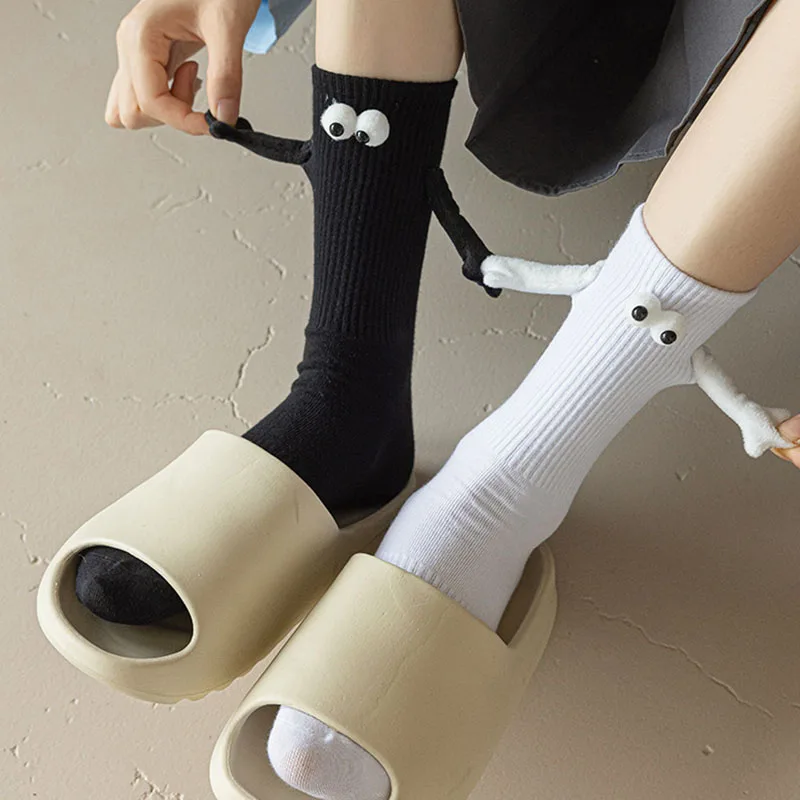 Epligg-Calcetines de tubo medio 3d para parejas, medias de mano en mano con imán, succión magnética creativa, de algodón para dedo del pie