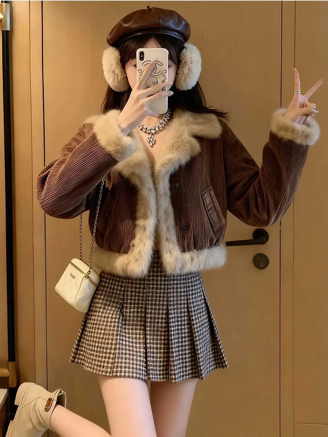 

2026 Winter Thickened Short Leather Fur Integrated Coat Women's Vintage Style Long Sleeve Sheepskin Lined Coat with Large Fur...