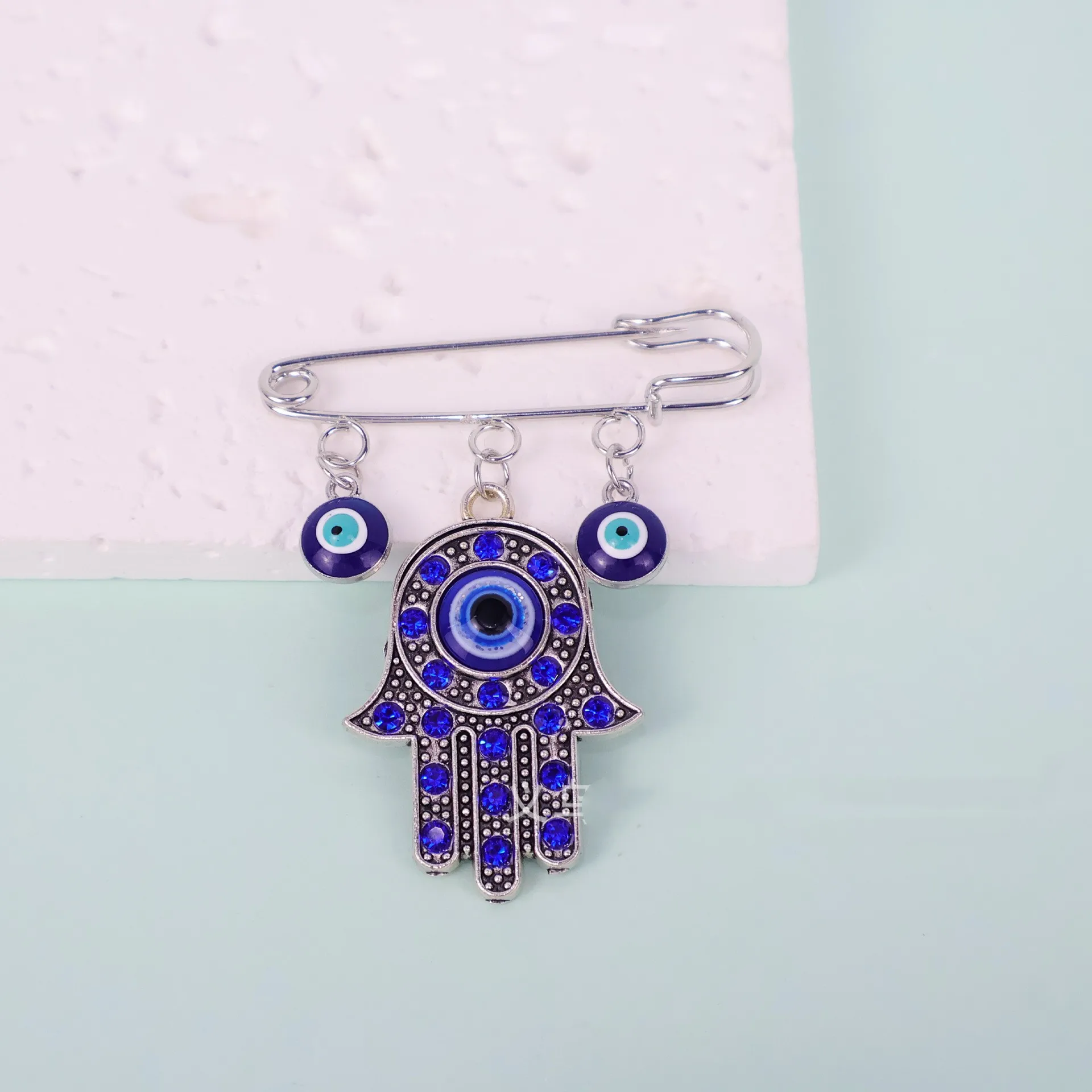 1PC New Fashion Vintage Turkish Evil Eye Brooch Retro Turkey Fatima Hand Pendant Pin Muslim Islam Religious Jewelry Baby Pin