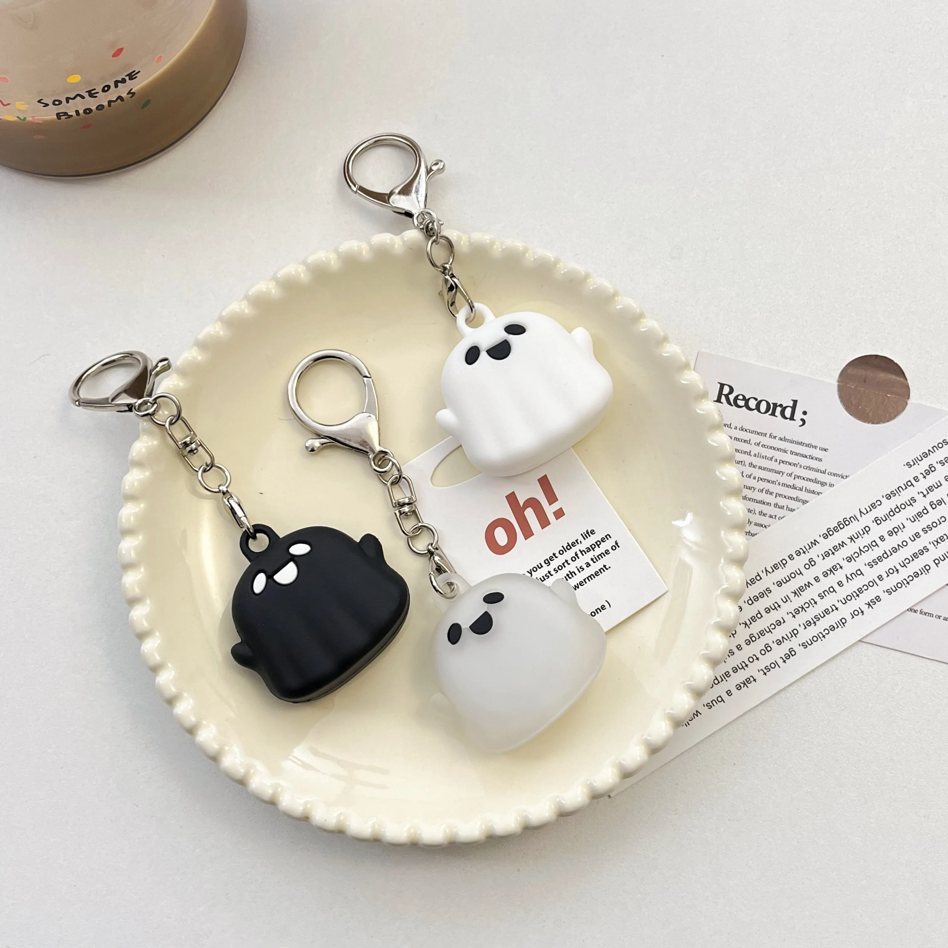 Case for Apple Air tag Holder with Keychain Protective Shell Tracker Accessories Cartoon Silicone AntiDrop Airtags Air tag Case