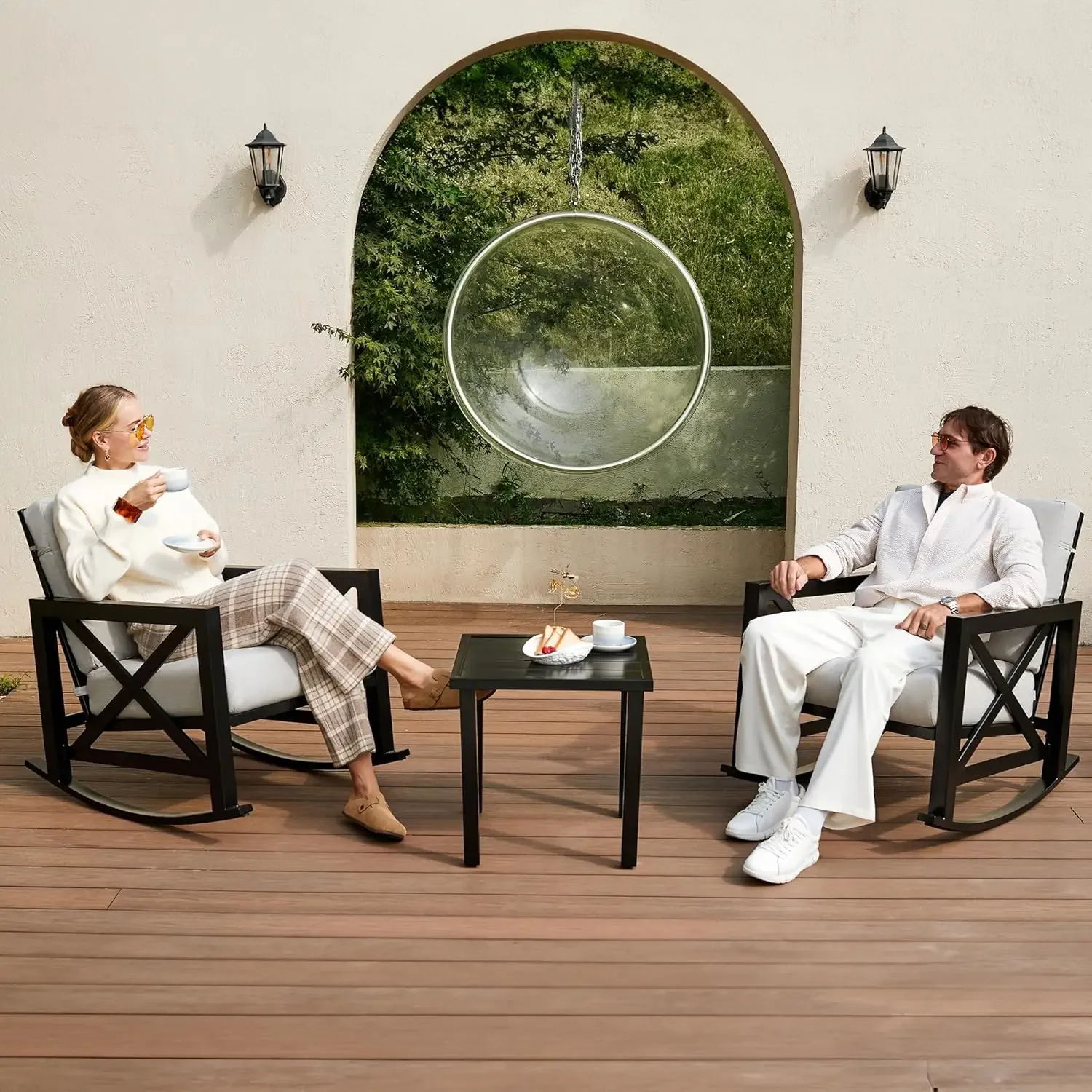 [Estoque limitado, compre agora! ]Conjunto de bistrô de balanço de pátio, conjunto de móveis de conversa ao ar livre de 3 peças com 2 balanços e 1 café de metal