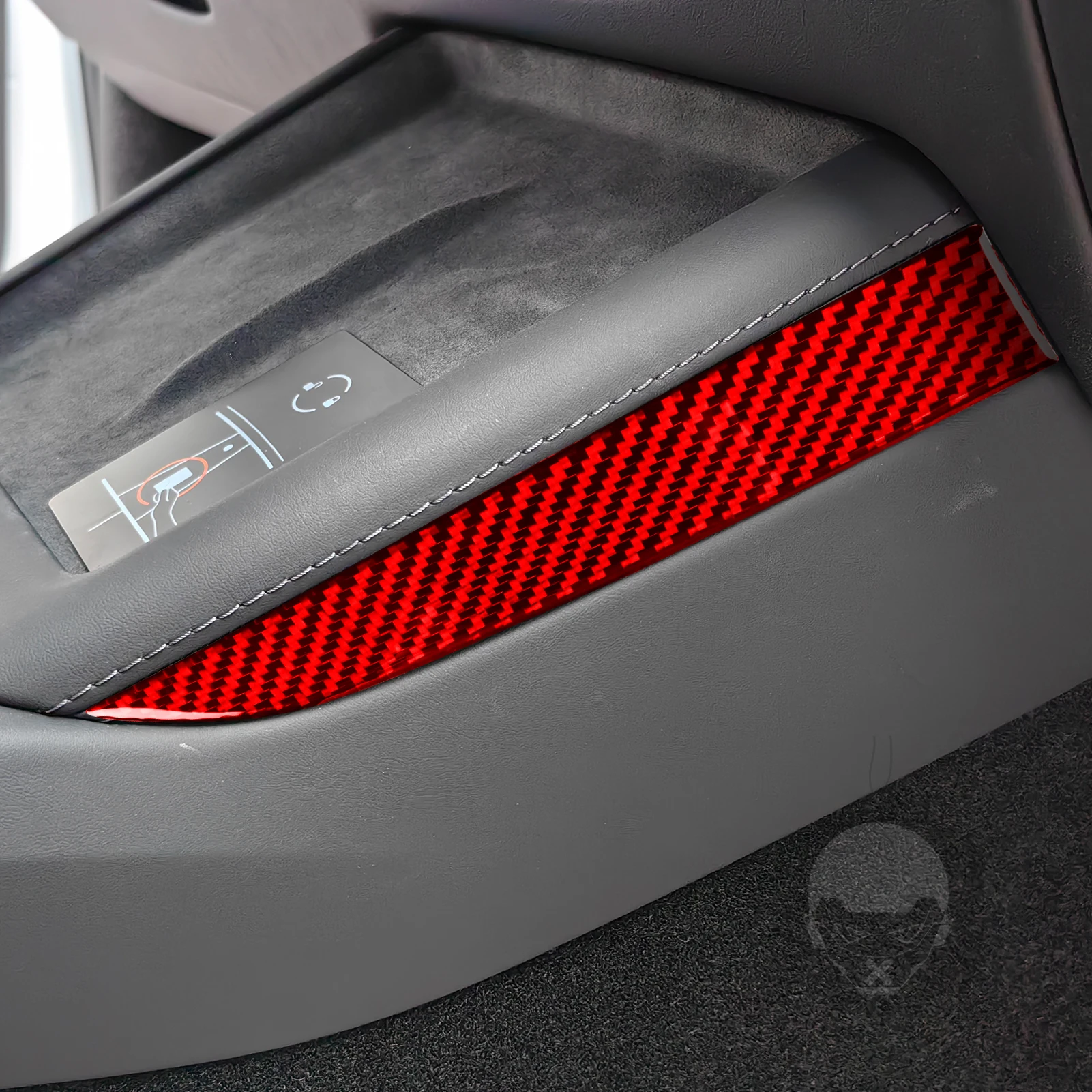 Panel de carga inalámbrico de fibra de carbono rojo, tira lateral, accesorios de decoración Interior de coche, pegatina para Tesla Model 3 Highland 2024