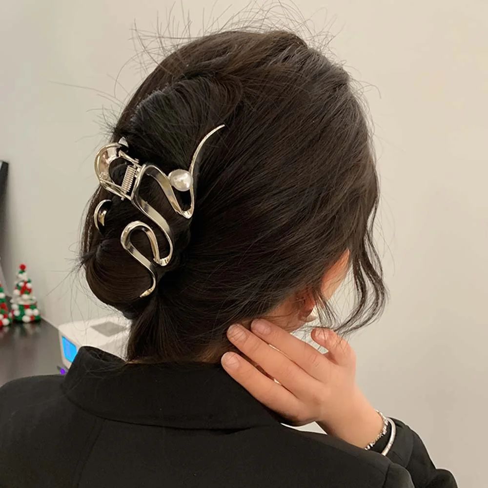 Pearl Wave Grab Clip Niche Design Cold Wind Premium Feeling Hair Clip Headdress Back of the Head Plate Hair Metal Shark Clip