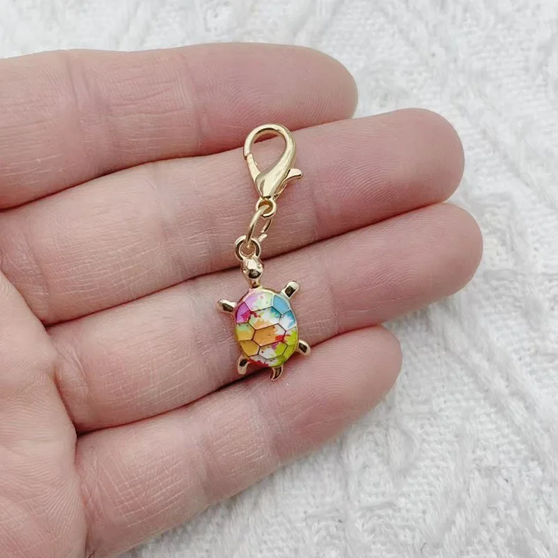 16 stuks DIY sieradenaccessoires kleur druppelolie legering bedrukte schildpad hanger accessoires sleutelhanger tasgesp