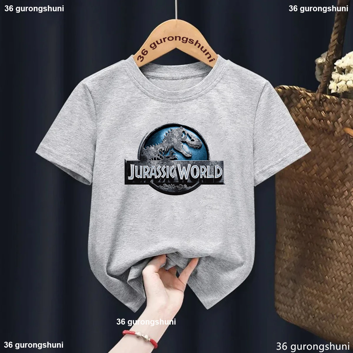 Camiseta con estampado gráfico de dinosaurio de Mundo Jurásico para niños, ropa Harajuku de manga corta, 2024