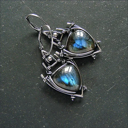 New hot-selling triangular Labrador earrings creative retro lock-shaped water drop personalized trend earrings