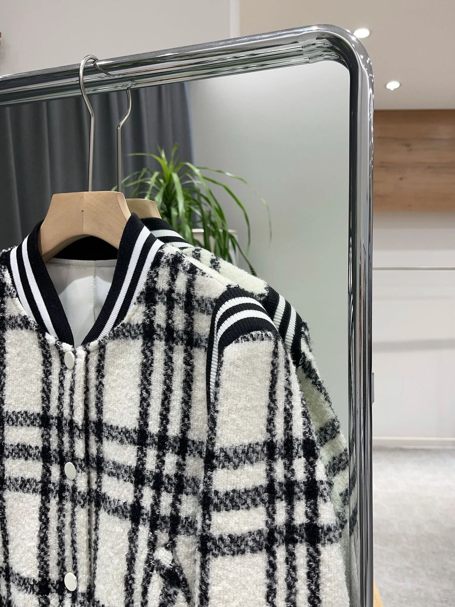 Nuo Xiaola Authentic Spring 2026 Thick Woolen Plaid Baseball Jacket Outerwear Genuine Perfume Style Commute Straight Cut Coat