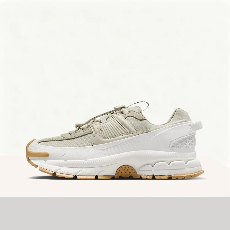 

Кроссовки Nike ZOOM VOMERO ROAM: мягкие, поддерживающие, дышащие, стильные, повседневные, амортизирующие, прочные, для женщин, модель HQ2181-100.