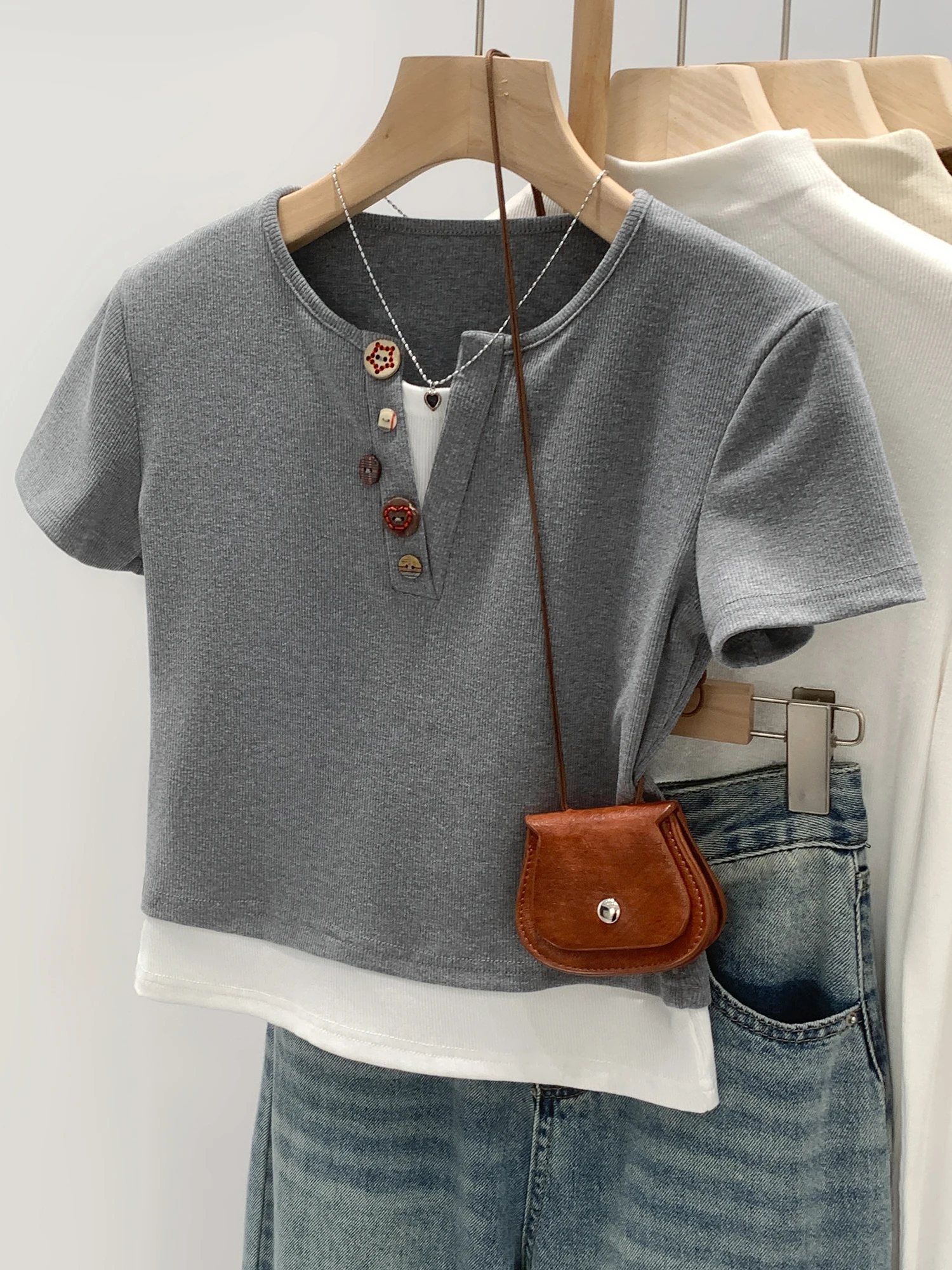 Korean Style V-Neck Short Sleeve T-Shirt Women's Fashion Trend 2026 Button Detail Fake Two-Piece Top Shoulder-Length Design