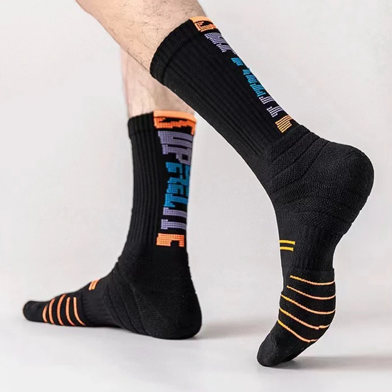 

Basketball Socks Men'S Sports Socks Middle Tube Stocking Letter Print Football Socks Breathable Absorb Sweat Skin-Friendly