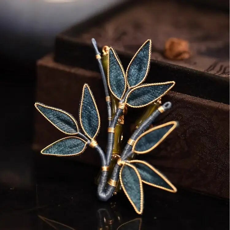 Chinese Style Navy Blue Bamboo Leaf Fabric Brooch Lucky Blessing Fortune Pin For Women Cheongsam Coat Fall Winter Jewelry Gift