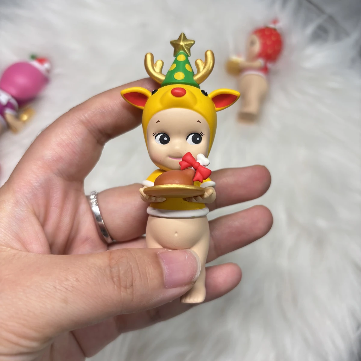 SonnyAngel Mini Figure Christmas Dinner Series Blind Box The adorable angel holding the Christmas dinner SAS65950