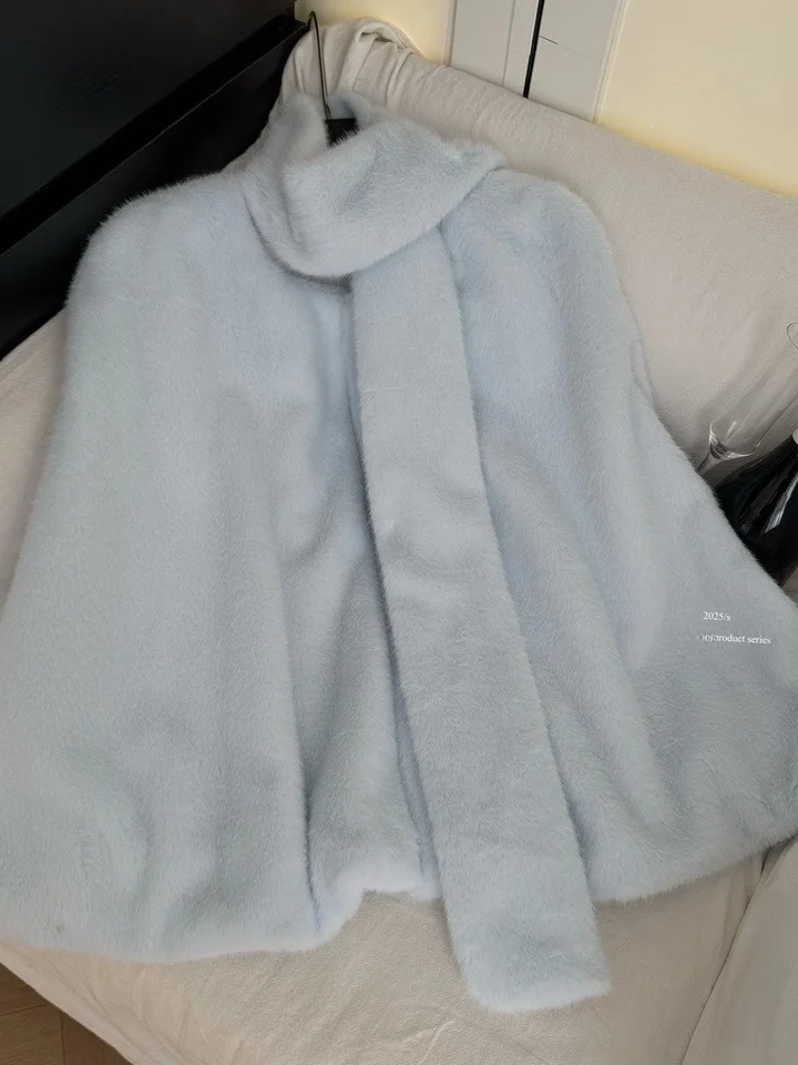 لينة Sle فروي ملابس خارجية المرأة فضفاضة تناسب معطف الشتاء الأزرق 2025 العصرية التخسيس تنوعا القلنسوة Ne معطف السيدات Faion