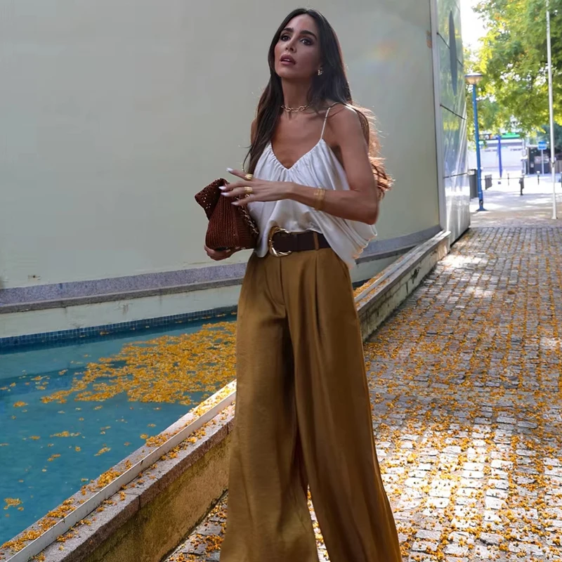 MUJER ثنيات المحاصيل الأعلى امرأة بيضاء الوردي عارية الذراعين القمم للنساء الساتان بلوزات بلا اكمام امرأة 2025 الصيف بروتيل المرأة بلايز