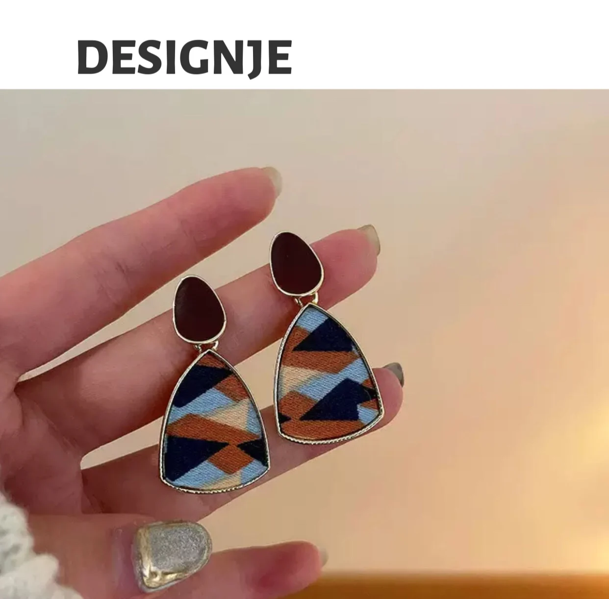 

Popular autumn and winter retro simple leopard velvet earring Korean high-end fashion sense earring temperament earring