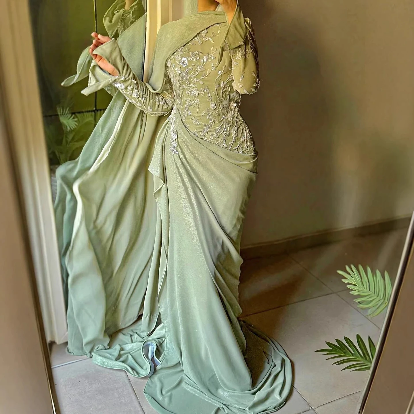 2026 Luxuriöses Salbeigrünes Meerjungfrauenkleid mit Spitzenapplikationen, Langen Ärmeln, Dezentes Abendkleid, Maßgeschneidertes Ballkleid