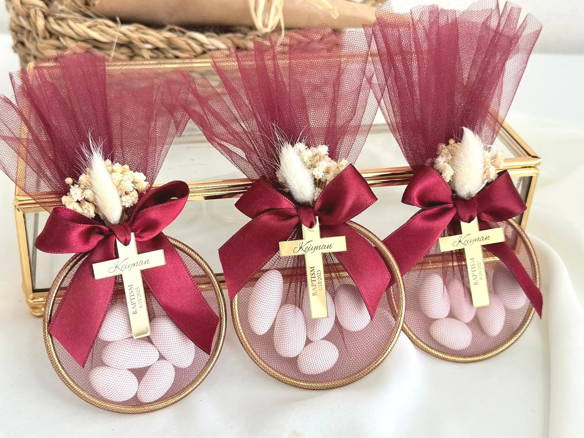 Personalisierte Taufgeschenke, Mandelbonbons in einem Ring-Tüllbeutel, Erinnerungsgeschenk zur Taufe – Band und Acryl nur im Lieferumfang enthalten – Detail 4