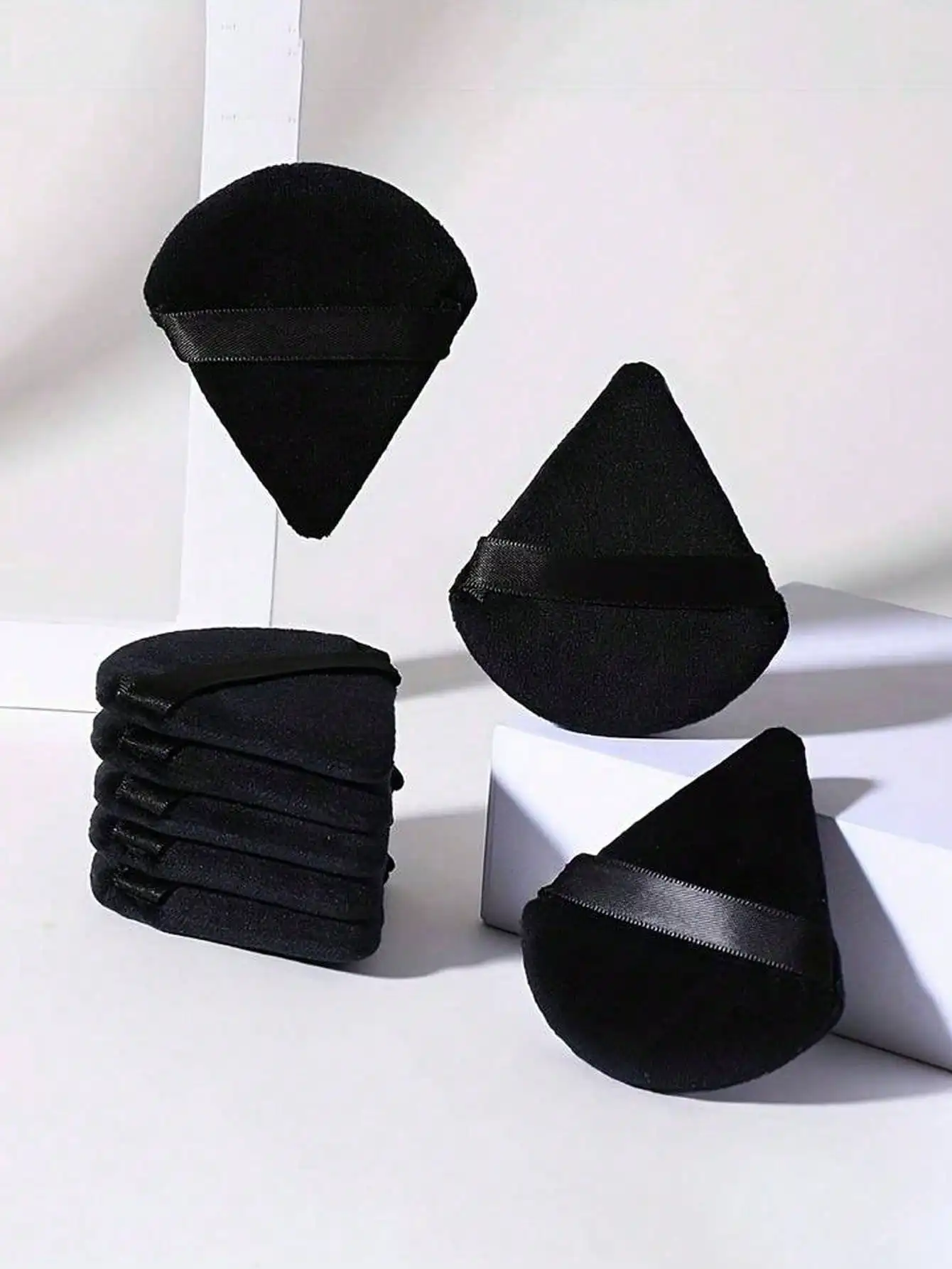 20/10 Stück dreieckige Schwämme aus schwarzem Samt – budgetfreundliche, wiederverwendbare Puffs für Foundation und Geschenke
