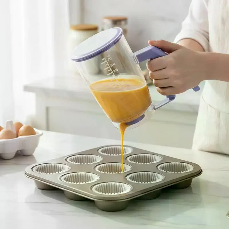

900ml Batter Separator Dispenser With Measuring Label Squeeze Handle For Pancake Cake Waffle Batter Tool