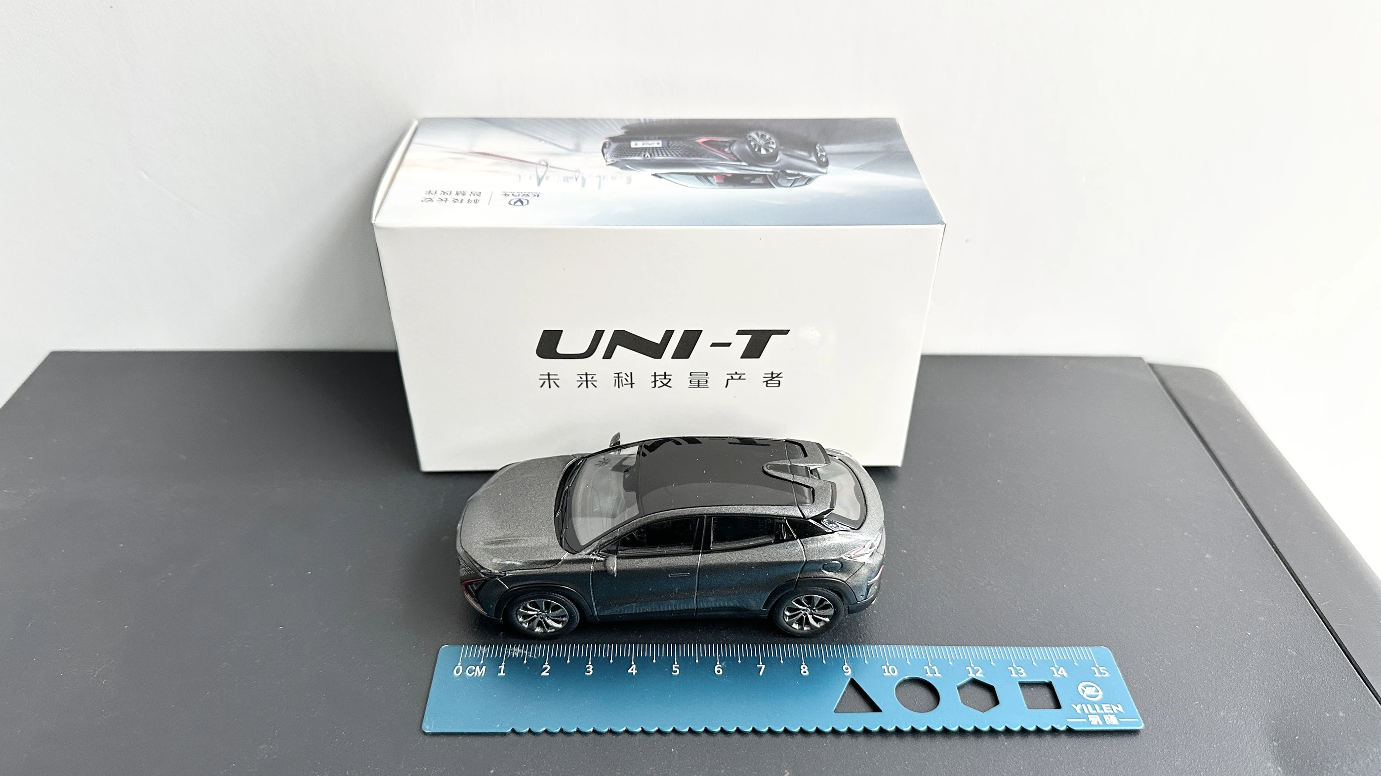 1:43 Originalfabrik, Changan Automobile UNI-T Automodell EINHEIT Simulationsautomodell, Kunststoffmodell mit Rückzug