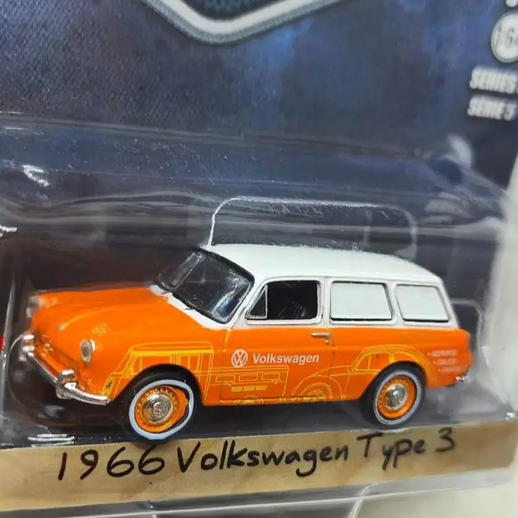 

1: 64 1966 Volkswagen Type 3 van Advanced Collection Ornament Car Models