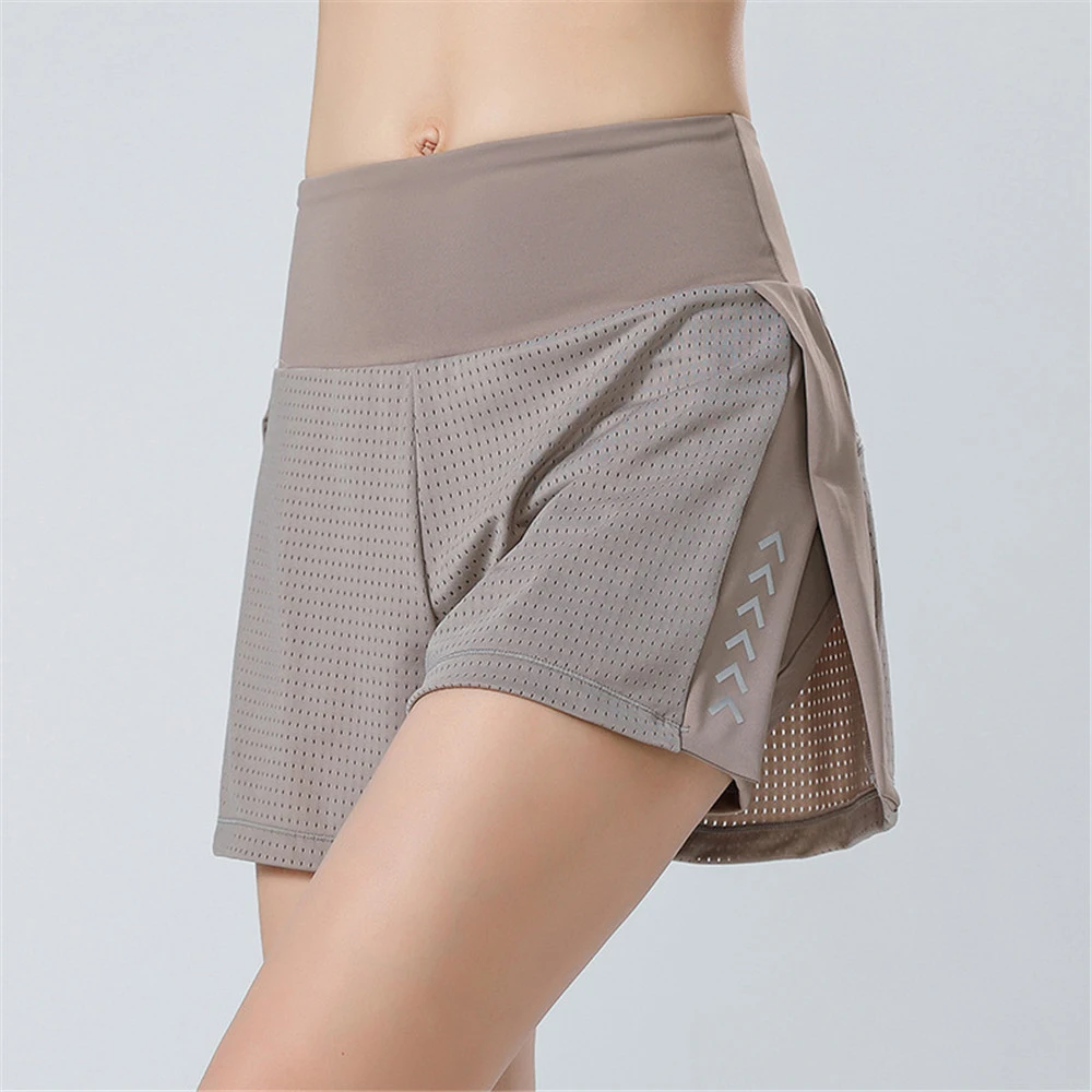 

2022 Spring Summer Main Push Running Fitness Yoga Pants Breathable Fake Two Anti-Lighting Shorts Loose Side Pocket Hot Pants