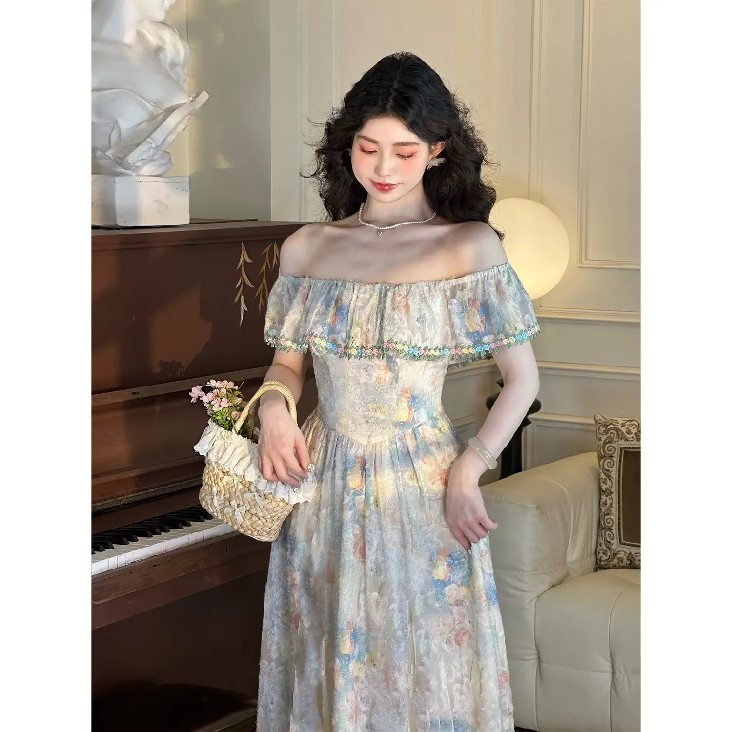 تنورة صيفية جديدة لعام 2025 ذات ياقة مربعة كلاسيكية مُزينة بنقشة الزهور، فستان فرنسي أنيق ونحيف، للنساء