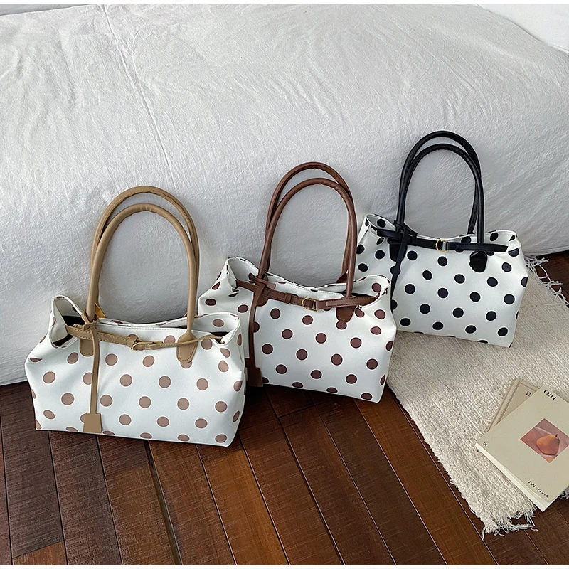 Neue koreanische stilvolle gepunktete Tragetasche, personalisierte lässige Schultertasche mit Gürteldekor, einfache, vielseitige Pendler-Unterarmtasche – Detail 25