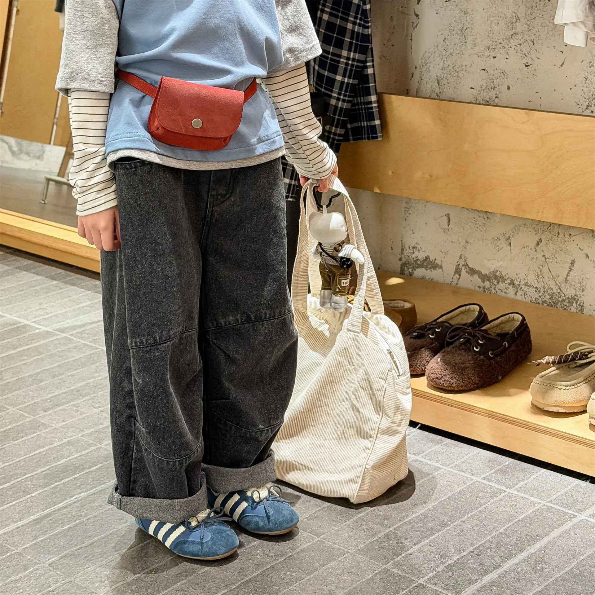 

2026 Spring New Children Denim Trousers Fashion Kids Casual Pants Boys Jeans Solid Girls Loose Harem Pants Toddler Clothes