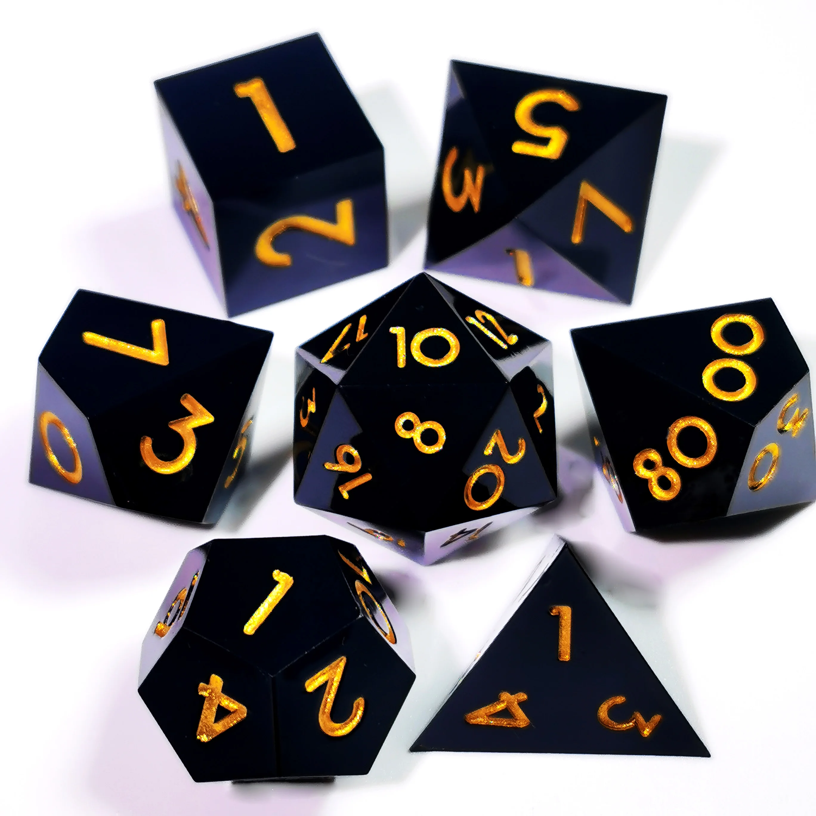 Zestaw kości DnD Czarna żywica ze złotymi cyframi - 7 kości wielościennych do gier RPG Dungeons and Dragons