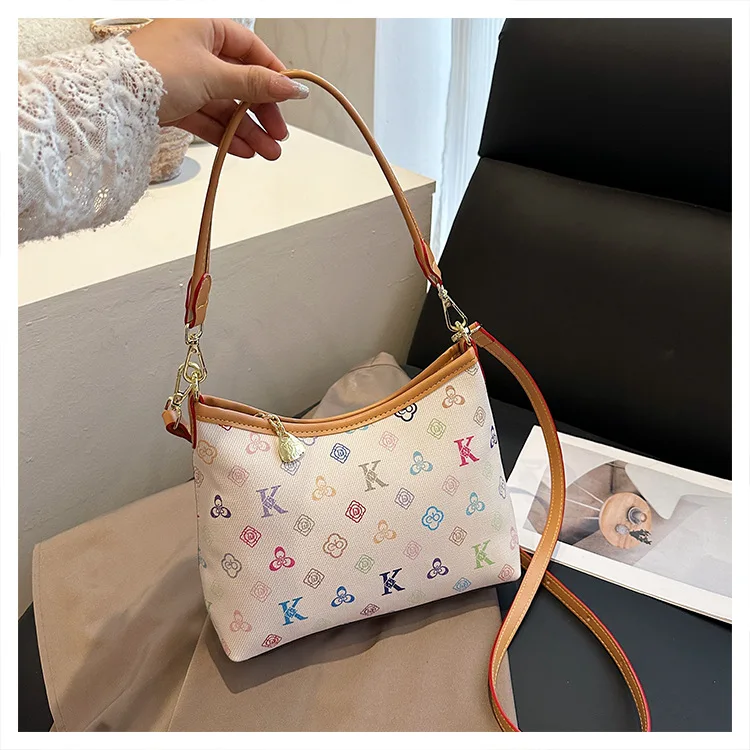 

​ ​ Дизайнерская винтажная сумка через плечо для женщин, стеганая сумка-хобо 2025 года, модный эстетический рюкзак через плечо с несколькими переносками ​