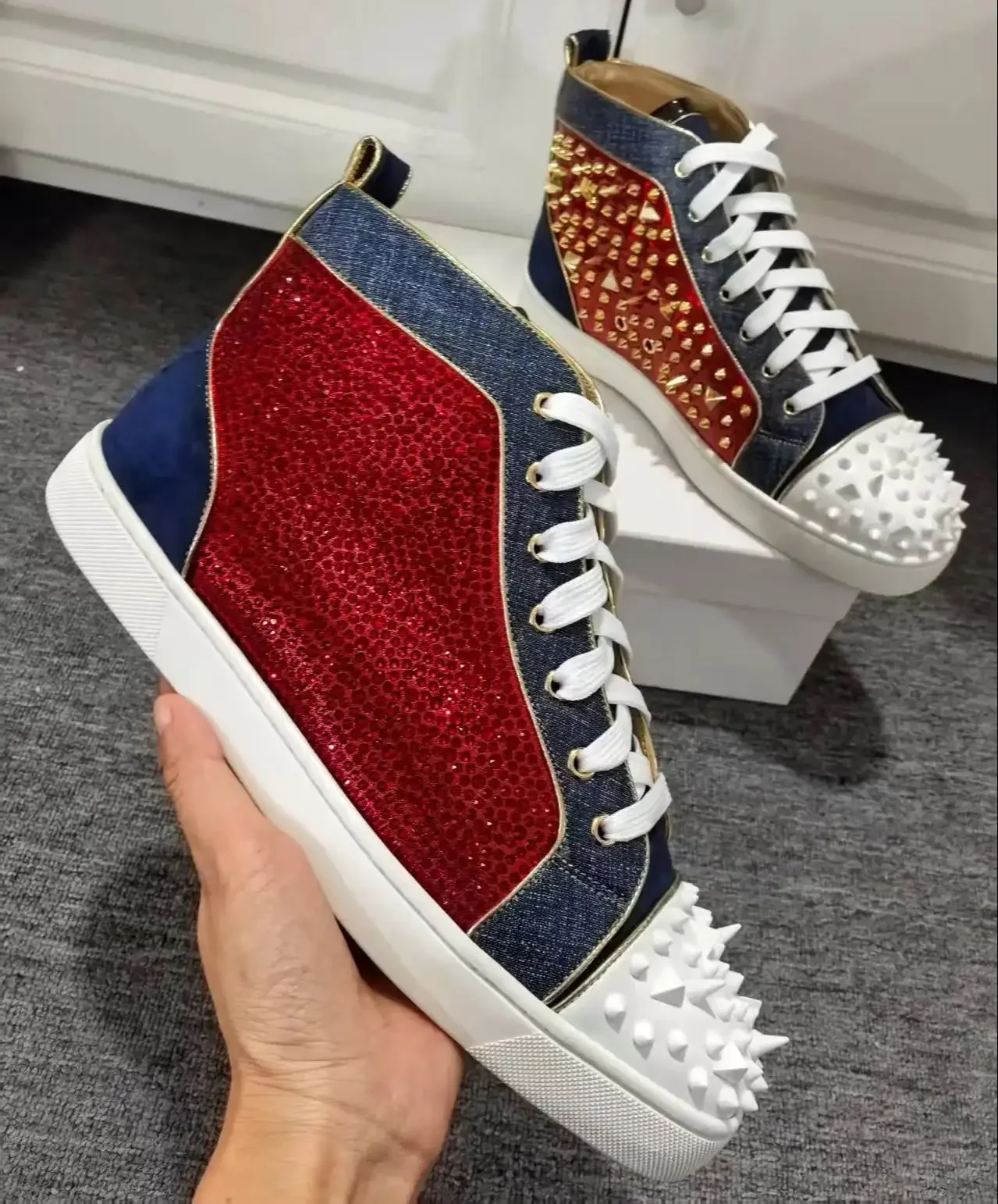 

Red Rhinestones Gold Metal Rivets Men's Casual Sports Shoes Round Toe Lace-Up Thick Flat Sole High-Top Sneakers Male Patchwork