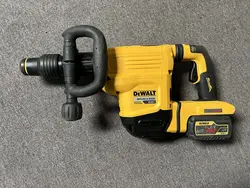 DeWALT DCH832  60V SDS MAX Cordless Lithium-Ion Chipping 6.0AH battery second-hand