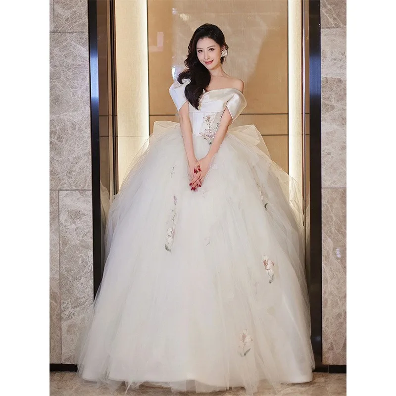 

One-shoulder design niche embroidered lily light luxury gift photography dress