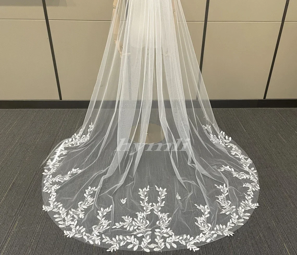 New Style 1 Tier Chapel Leaf Lace Wedding Veil Vintage Bridal Veil with Metal Comb