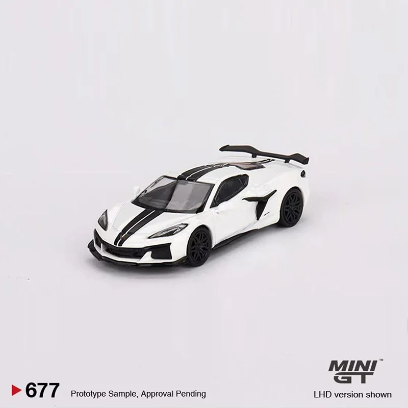 MINIGT 1:64 Model Car Z06 2023 Sport Vehicle Collection #677 Arctic White