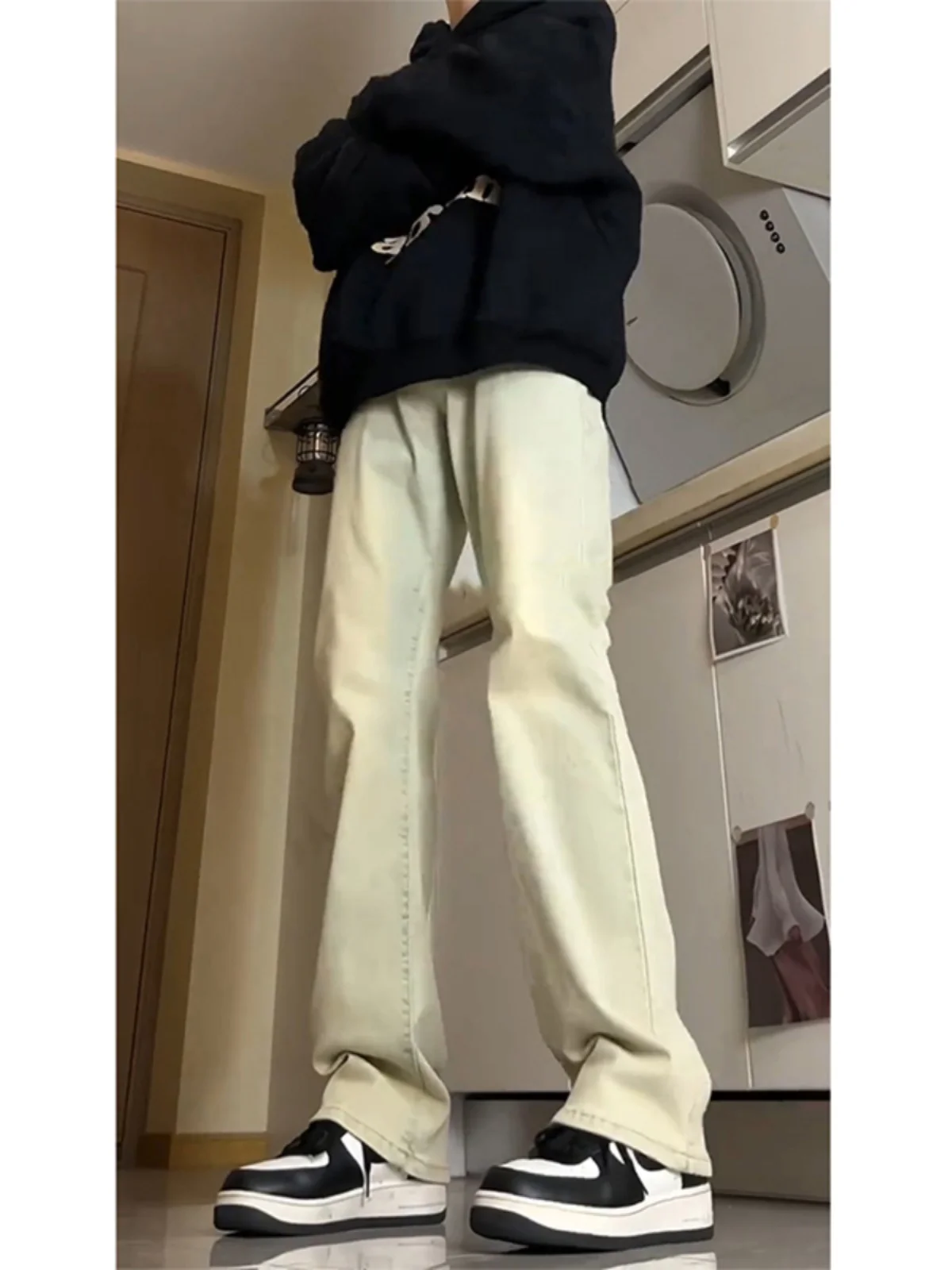 Jeans da uomo a vita alta con coltello a vita alta retrò American Vibe Pantaloni micro svasati a gamba alta e gamba dritta. Jeans in denim giallo