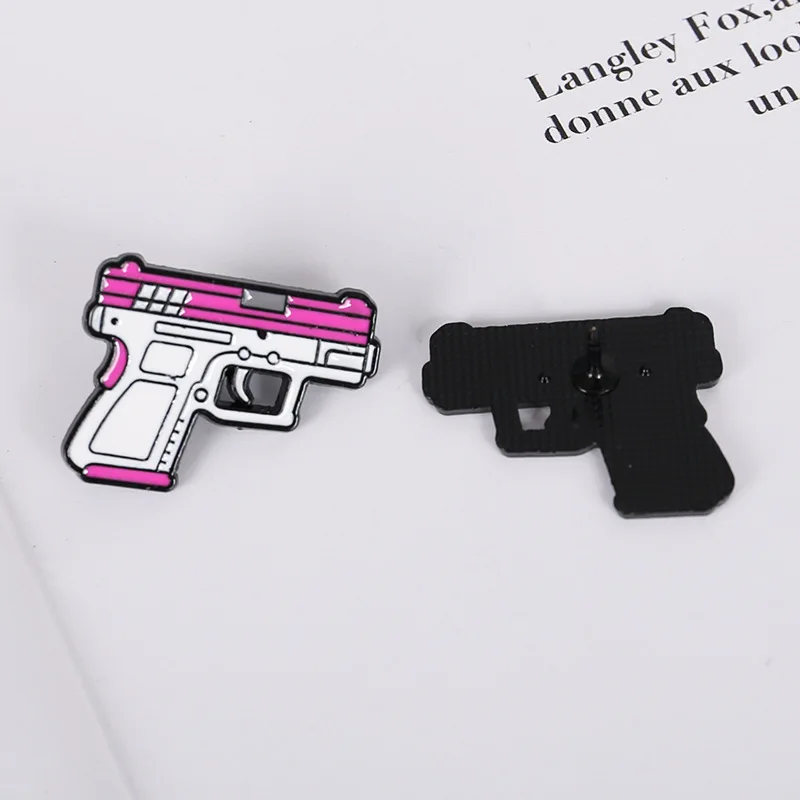 New Creative Cartoon Pink Pistol Pin Toy Badge, Men's and Women's Accessories, Holiday Gift