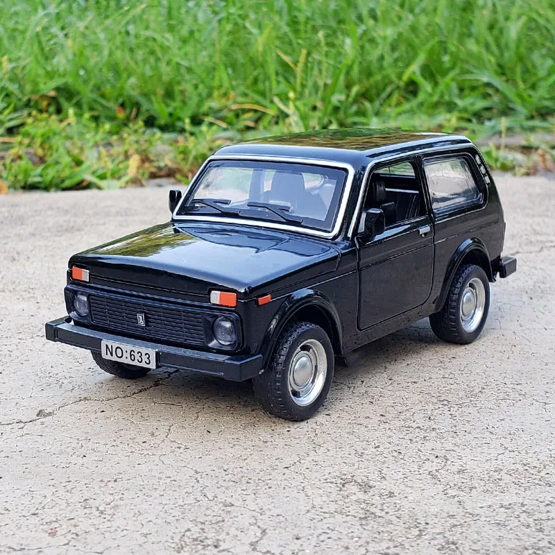 1:32 LADA NIVA Classic Car Alloy Car Model Diecast Metal Toy Vehicles Car Model High Simulation Sound Light Collection Kids Gift