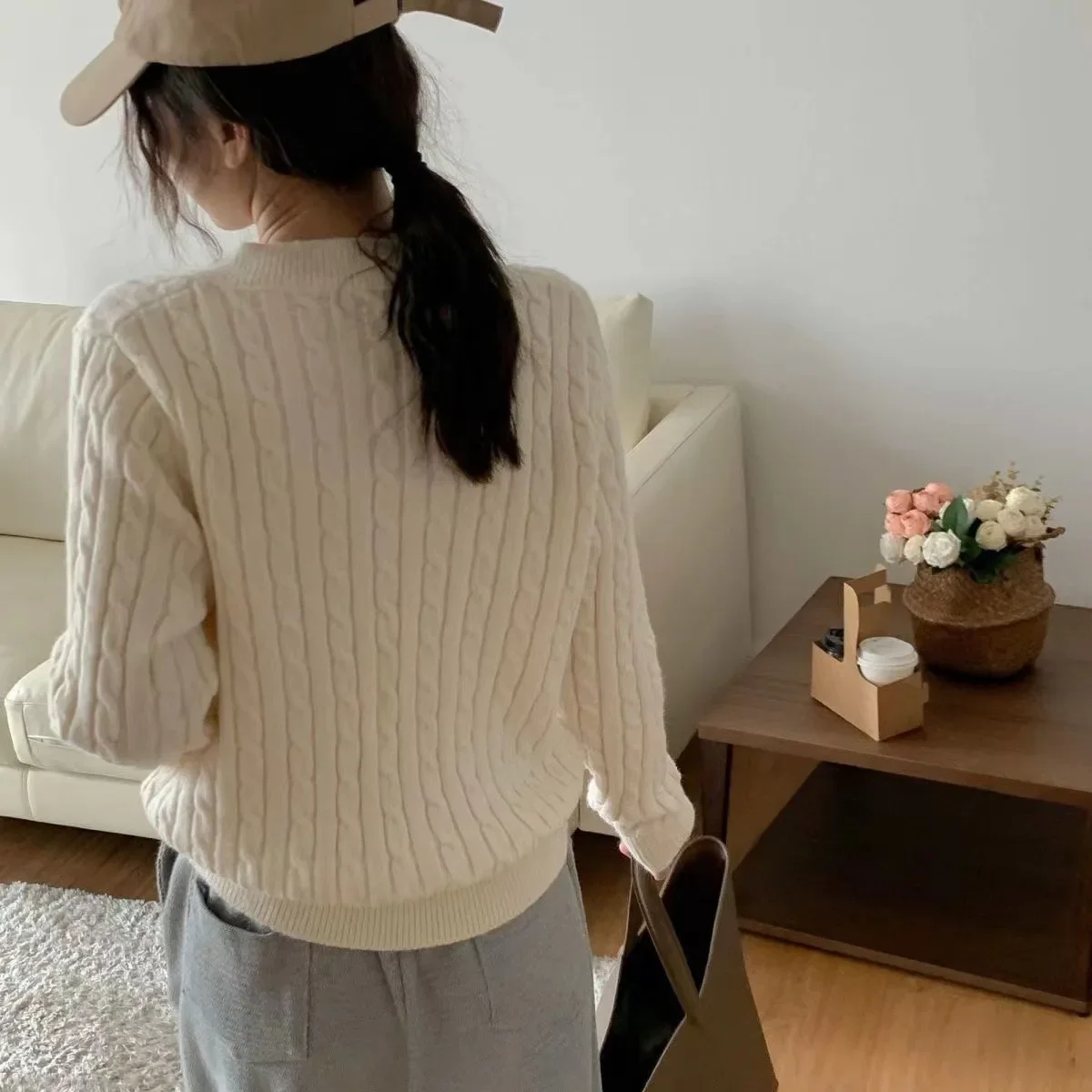 Oversize Long Sleeve V-neck Sweater White Knitted Loose Pullover Knitwear Women Autumn Winter Fashion Casual Streetwear