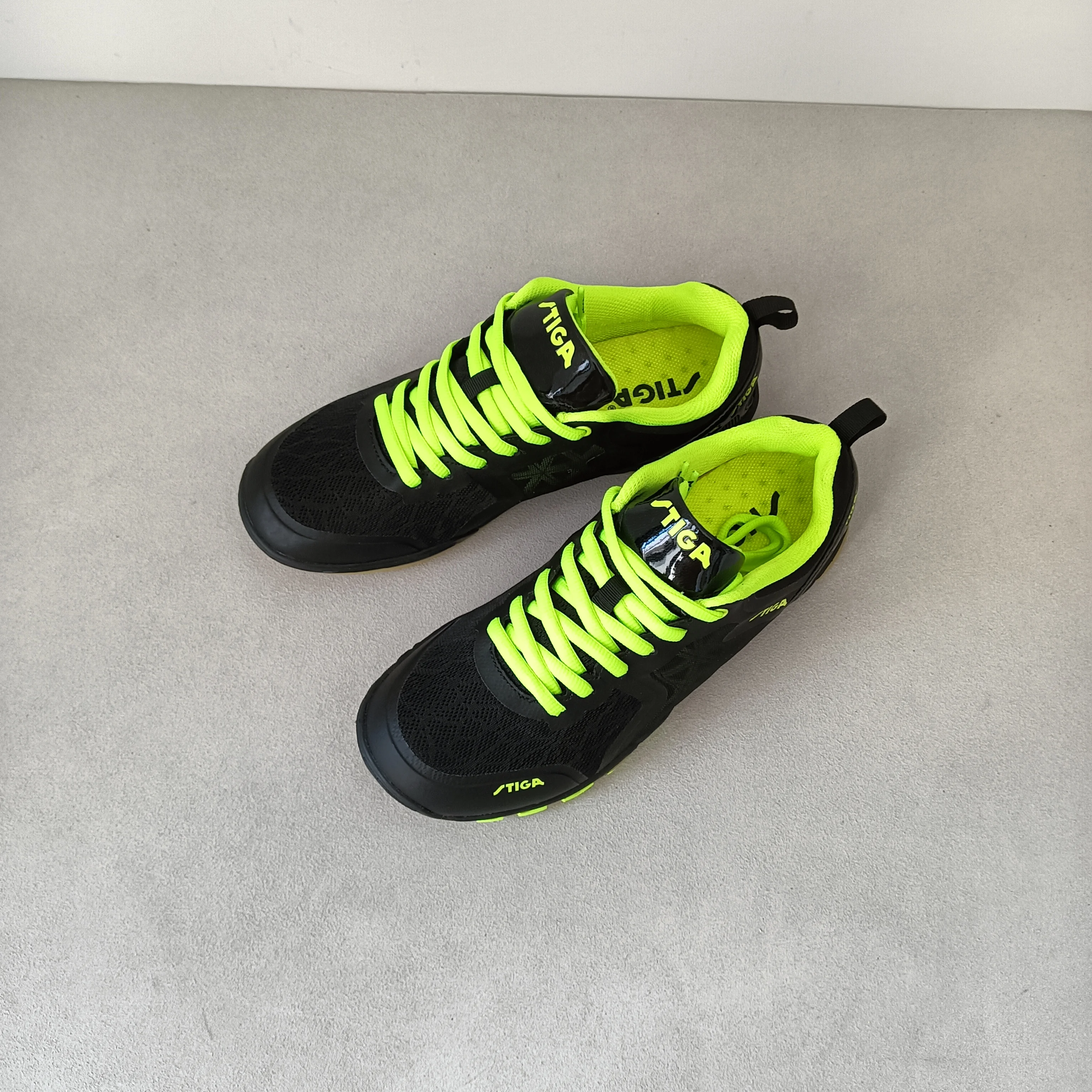 

Горячая распродажа, новинка зимы 2025: легкие, прочные, качественные туфли для настольного тенниса, тренировочная обувь, обувь для бадминтона